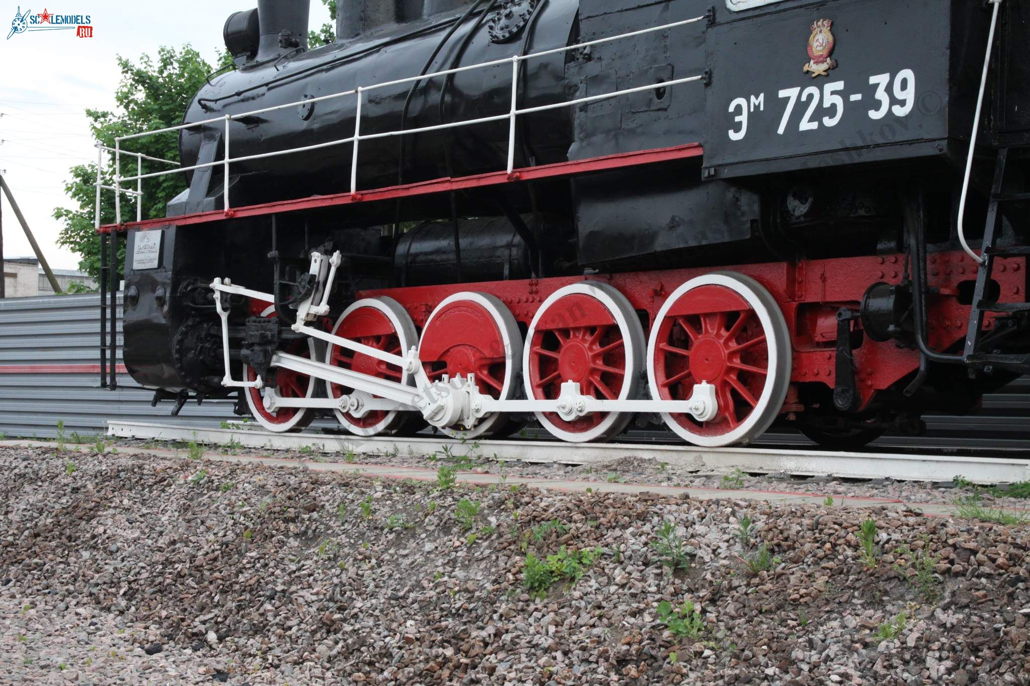 Locomotive_Em725-39_368.jpg