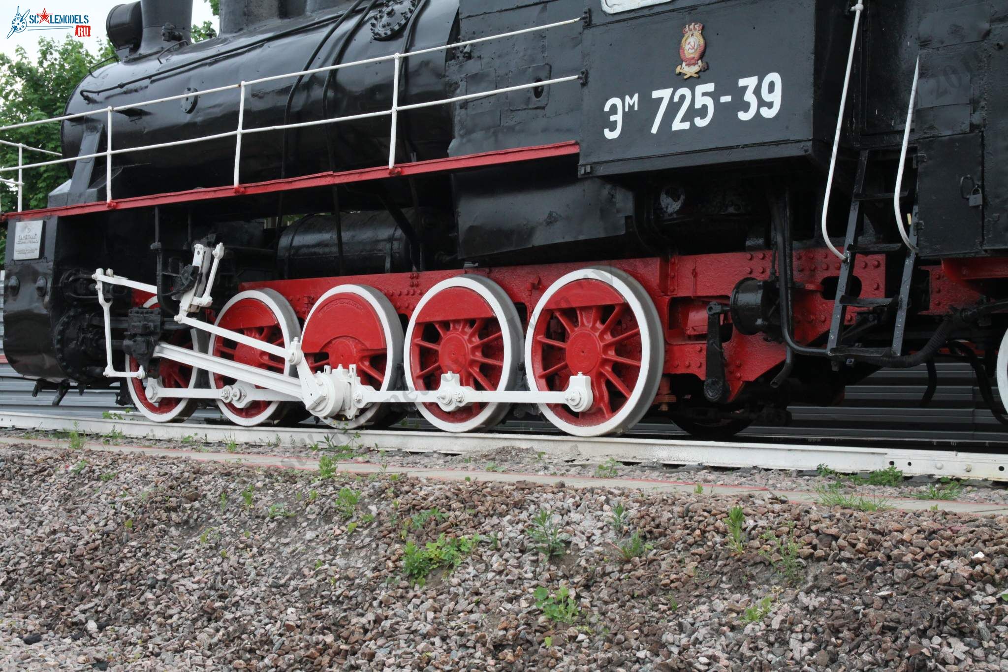 Locomotive_Em725-39_369.jpg