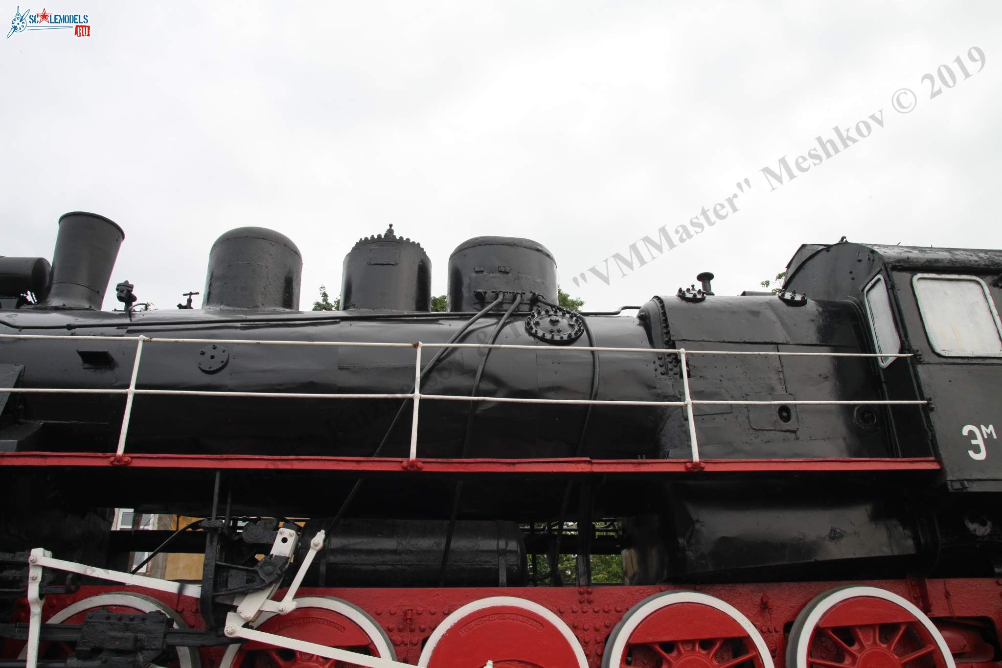 Locomotive_Em725-39_385.jpg