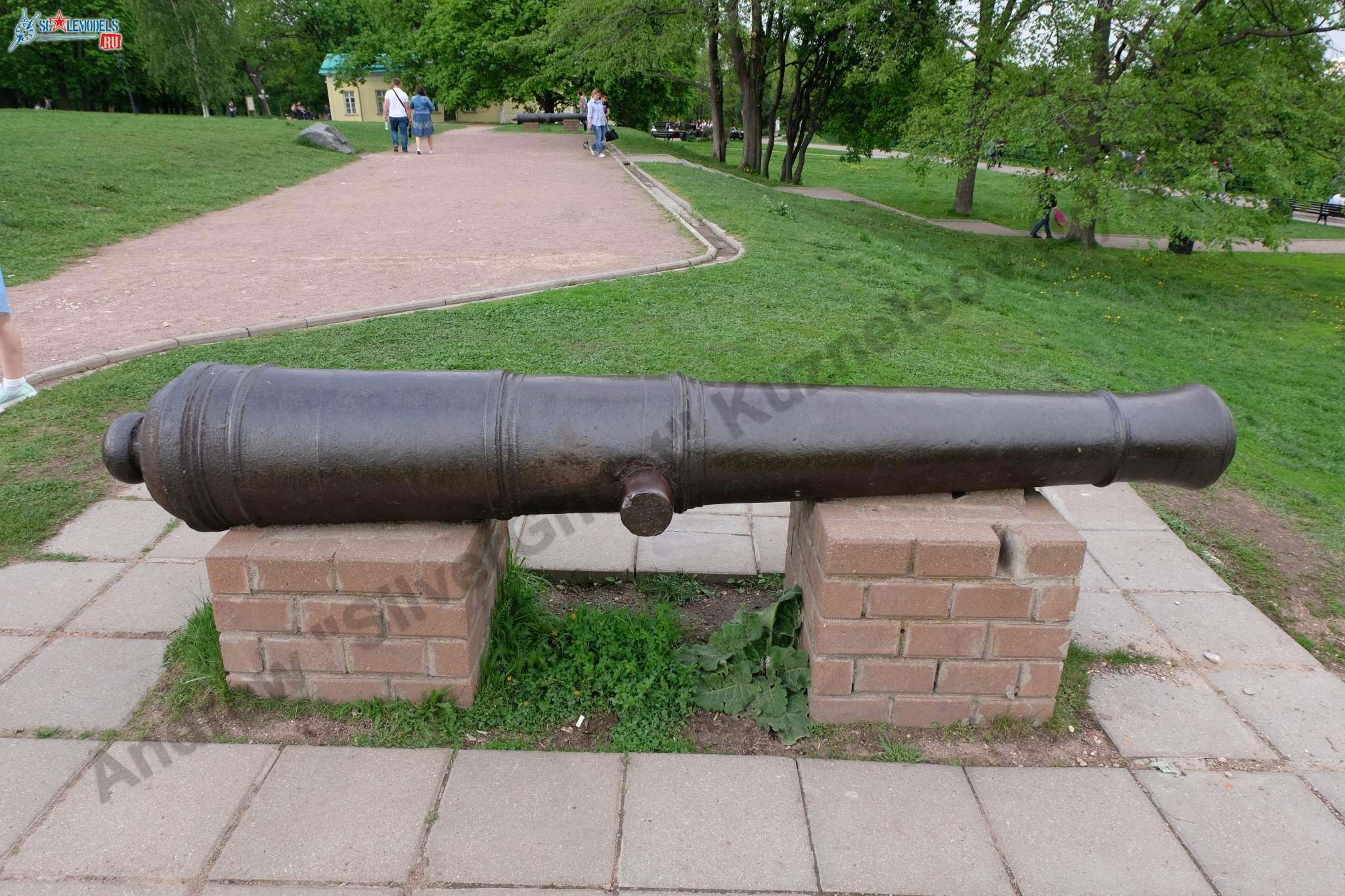 Russian_field_gun_XVIII_12.jpg