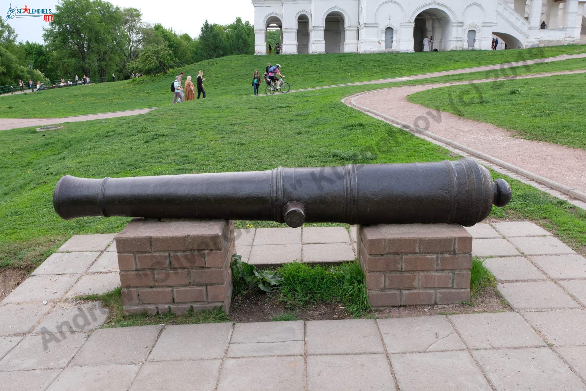 Russian_field_gun_XVIII_2.jpg