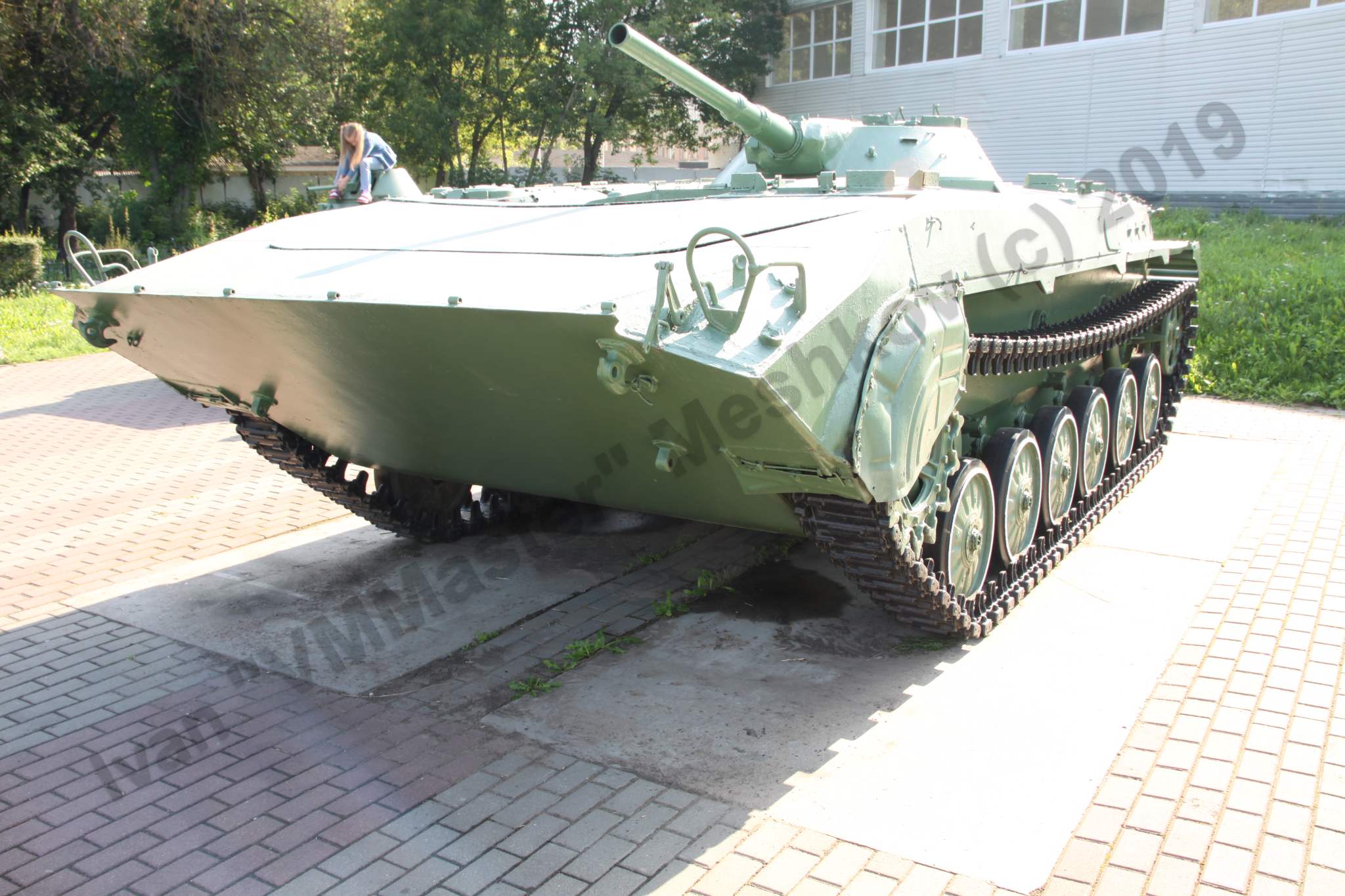 BMP-1_Tver_2.jpg