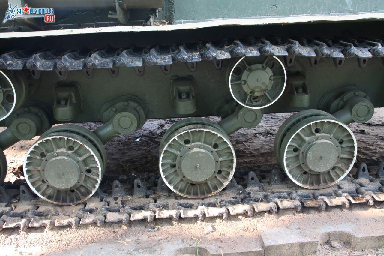 ISU-152_Tver_90.jpg