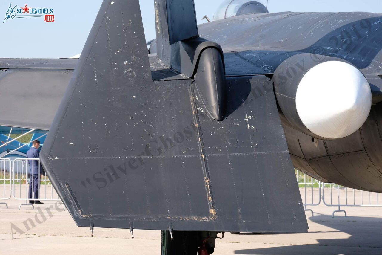 Su-47_Berkut_32.jpg