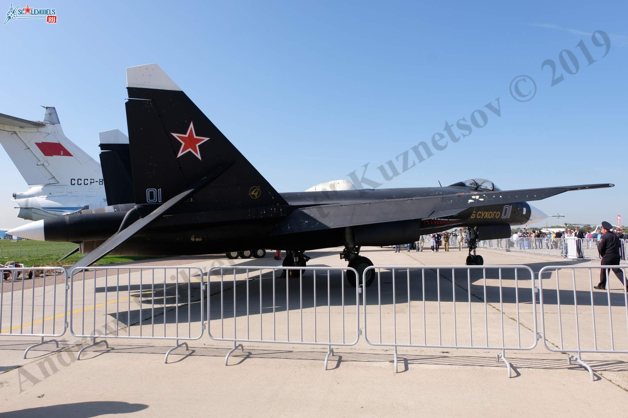 Su-47_Berkut_12.jpg
