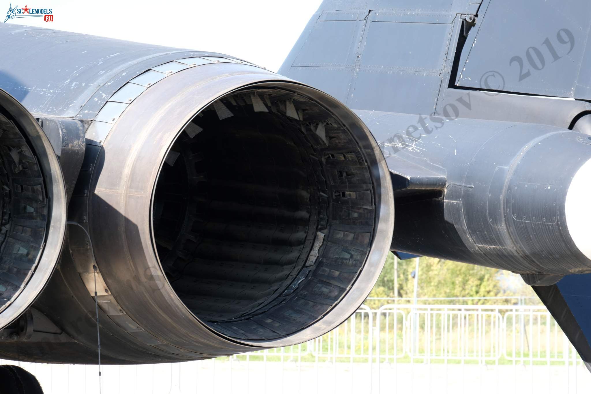 Su-47_Berkut_22.jpg