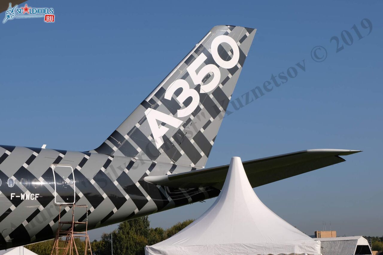 Airbus_A350-900_18.jpg