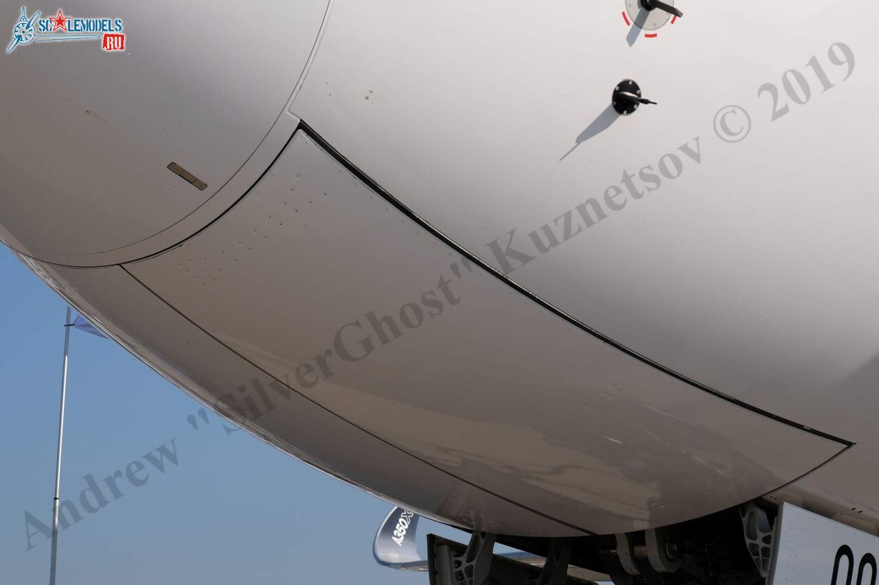 Airbus_A350-900_206.jpg