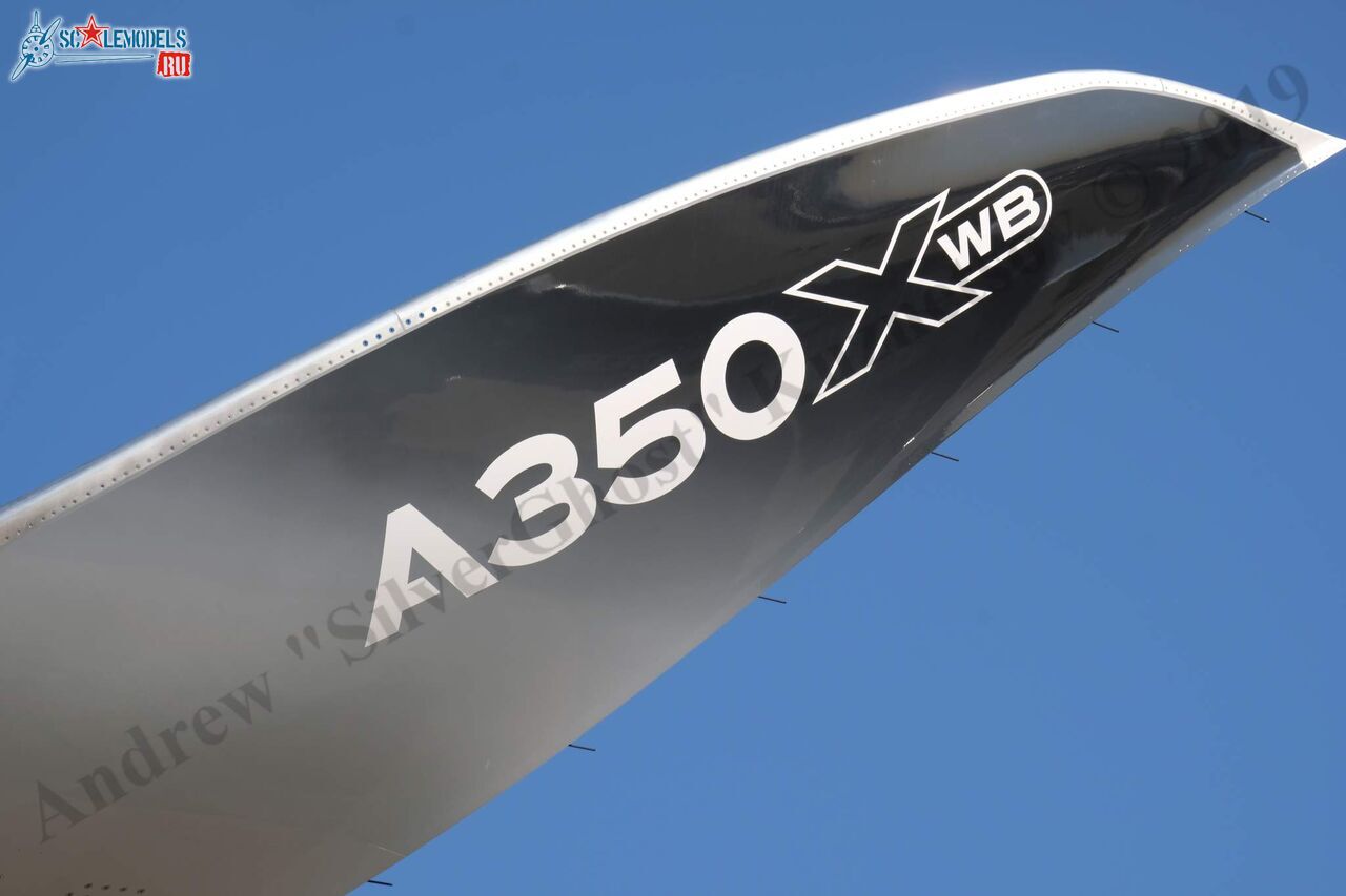 Airbus_A350-900_22.jpg