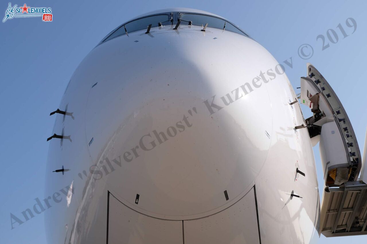 Airbus_A350-900_220.jpg