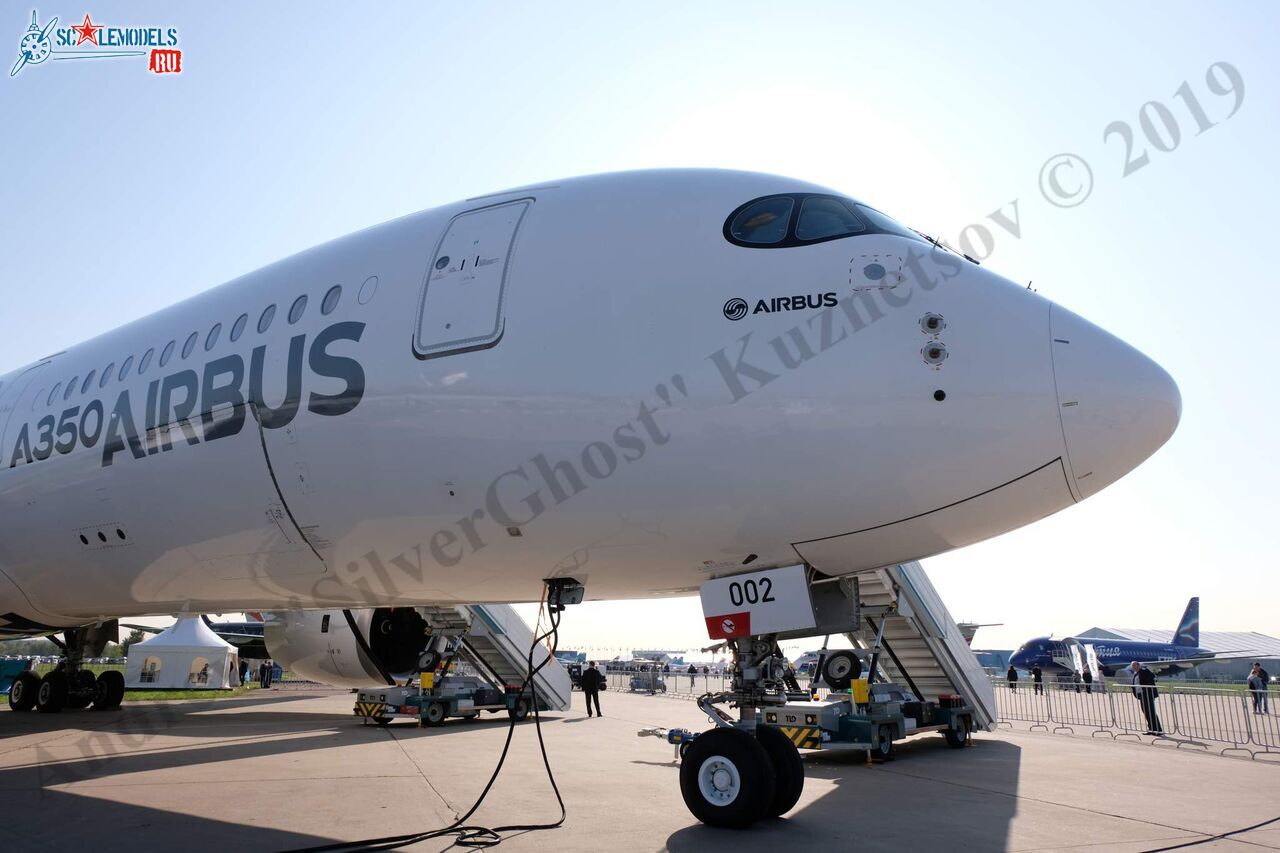 Airbus_A350-900_233.jpg