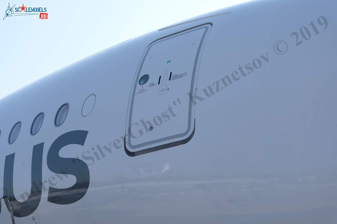 Airbus_A350-900_236.jpg