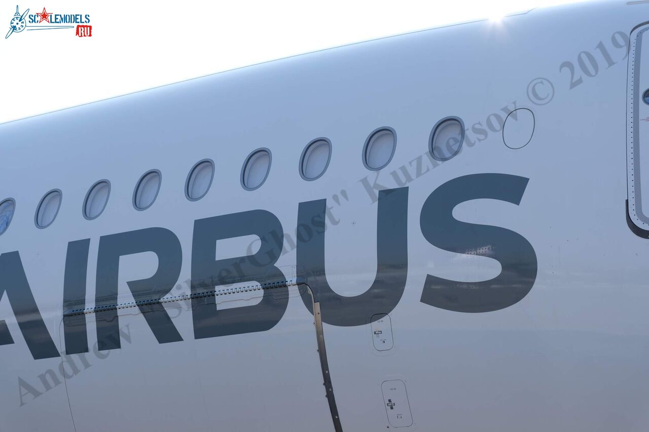 Airbus_A350-900_241.jpg