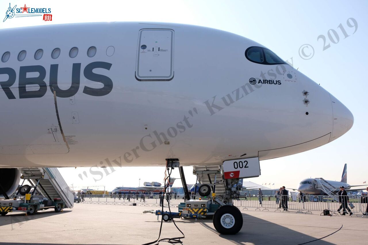 Airbus_A350-900_245.jpg