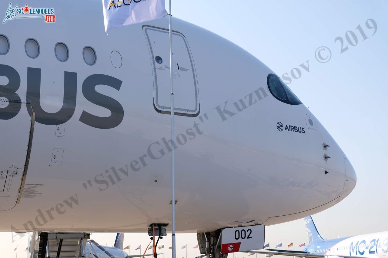 Airbus_A350-900_256.jpg