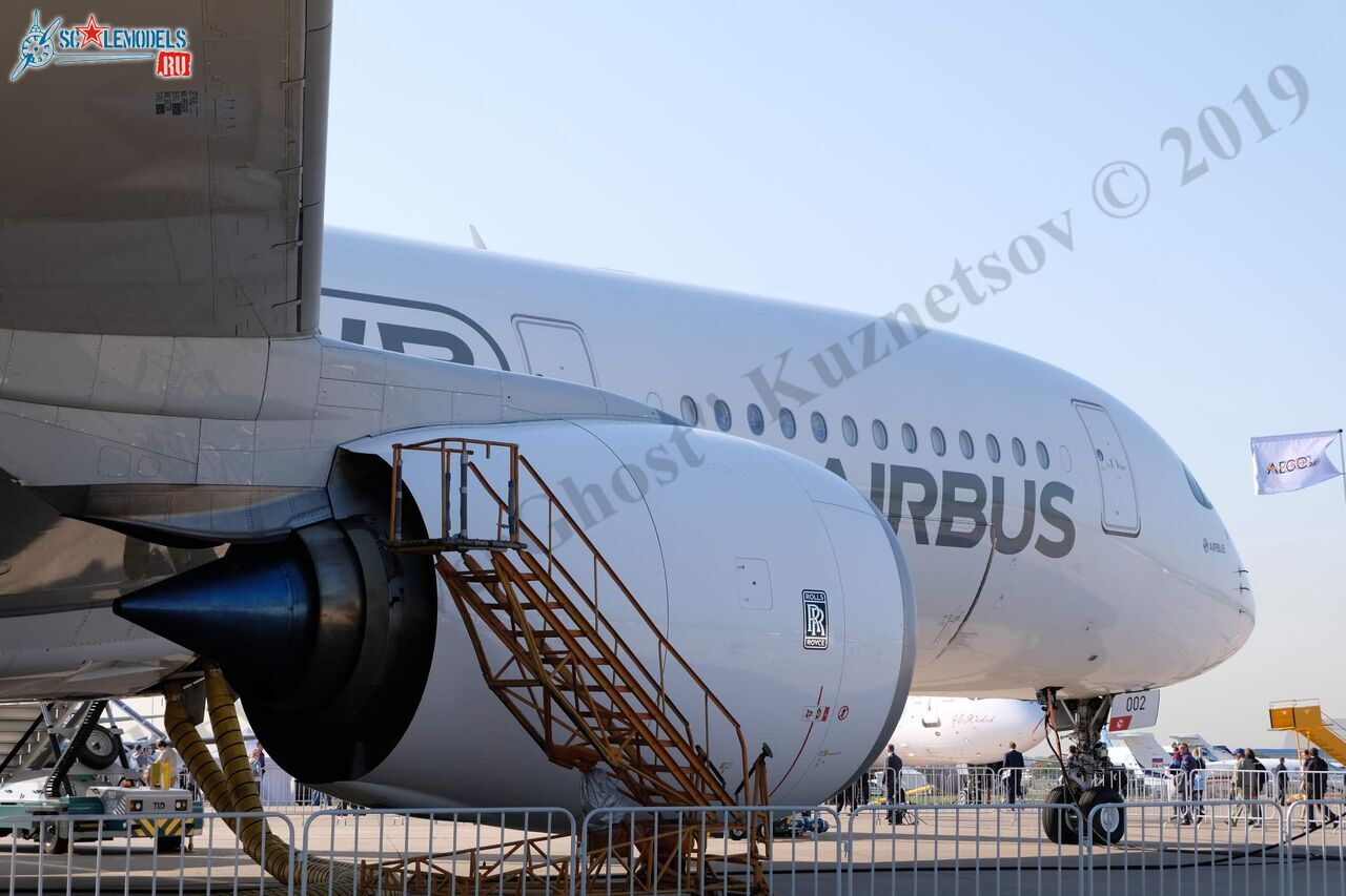 Airbus_A350-900_339.jpg