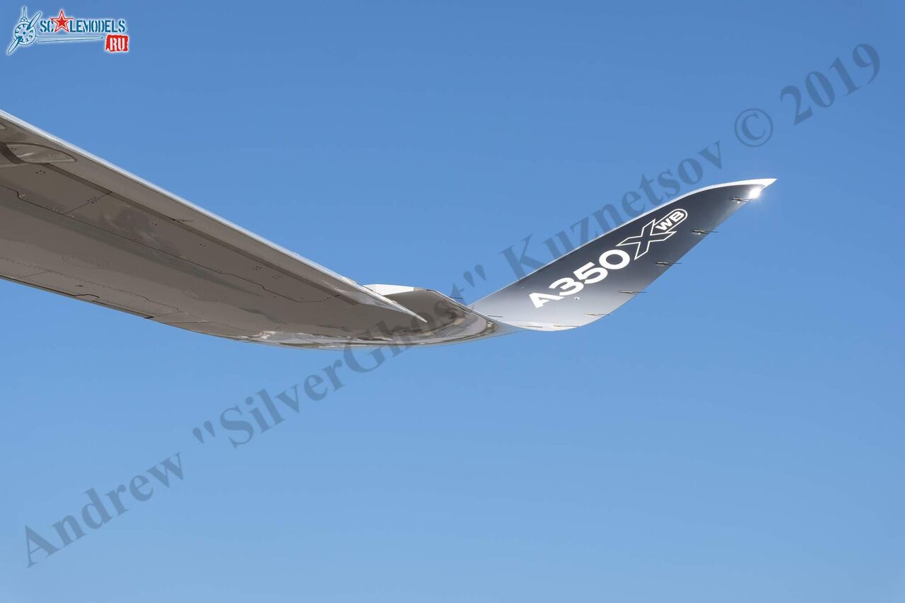 Airbus_A350-900_359.jpg