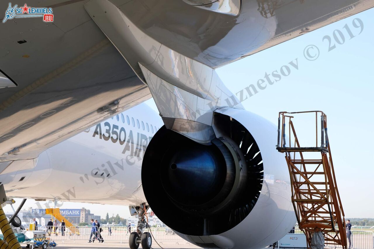 Airbus_A350-900_363.jpg