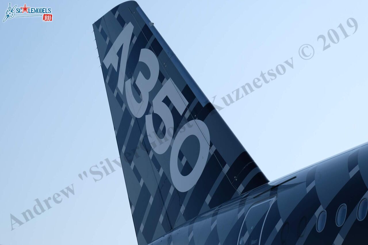 Airbus_A350-900_403.jpg