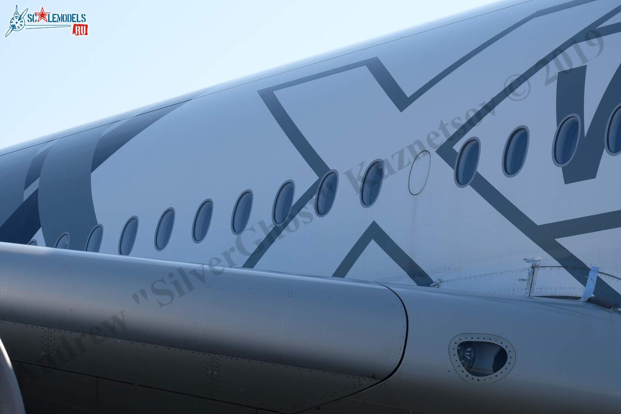 Airbus_A350-900_451.jpg