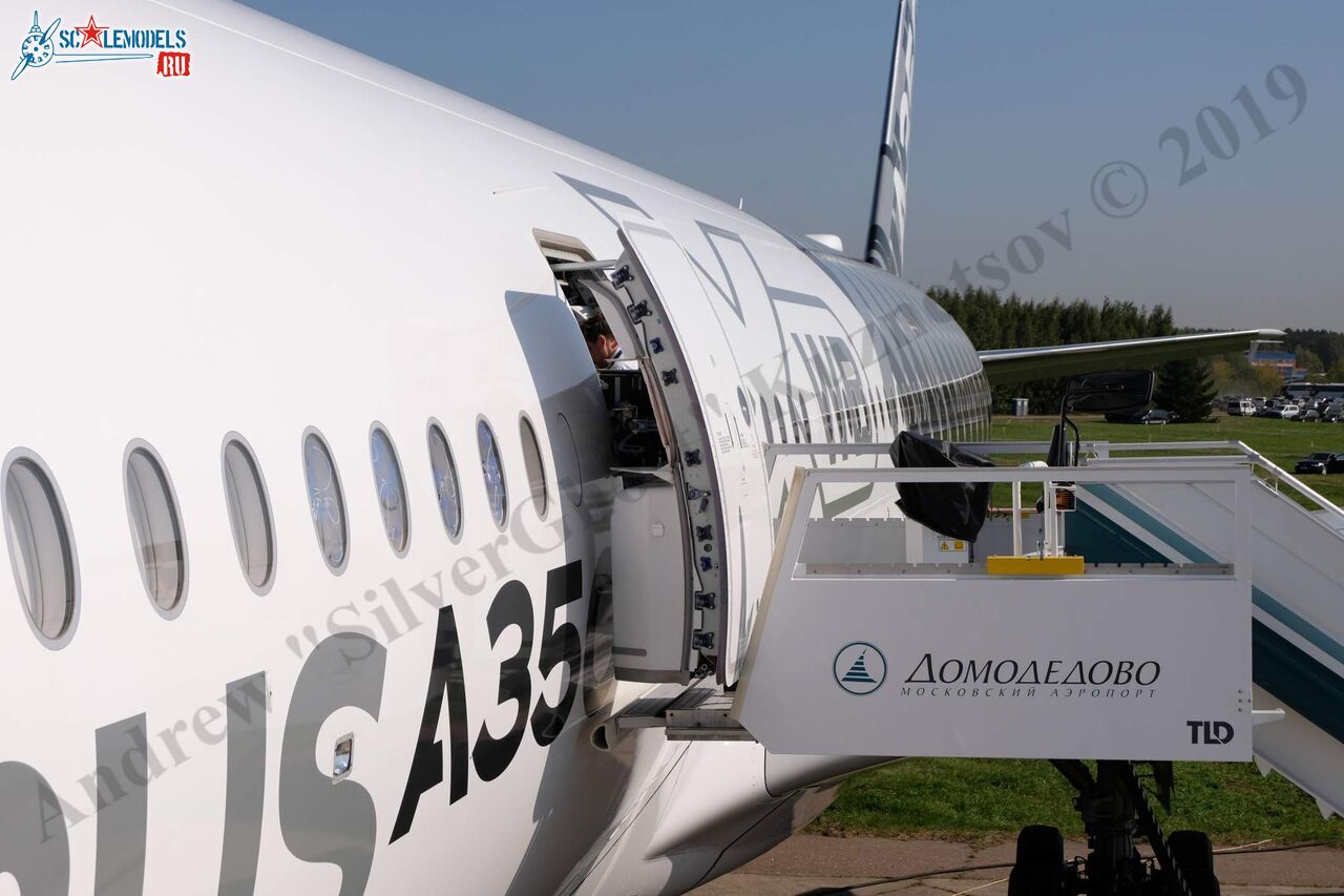 Airbus_A350-900_576.jpg