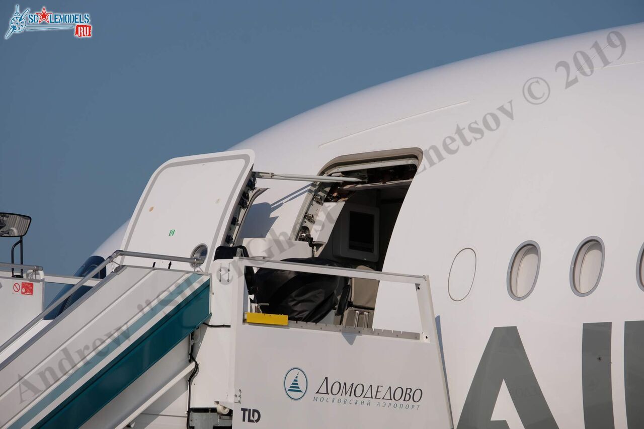 Airbus_A350-900_85.jpg