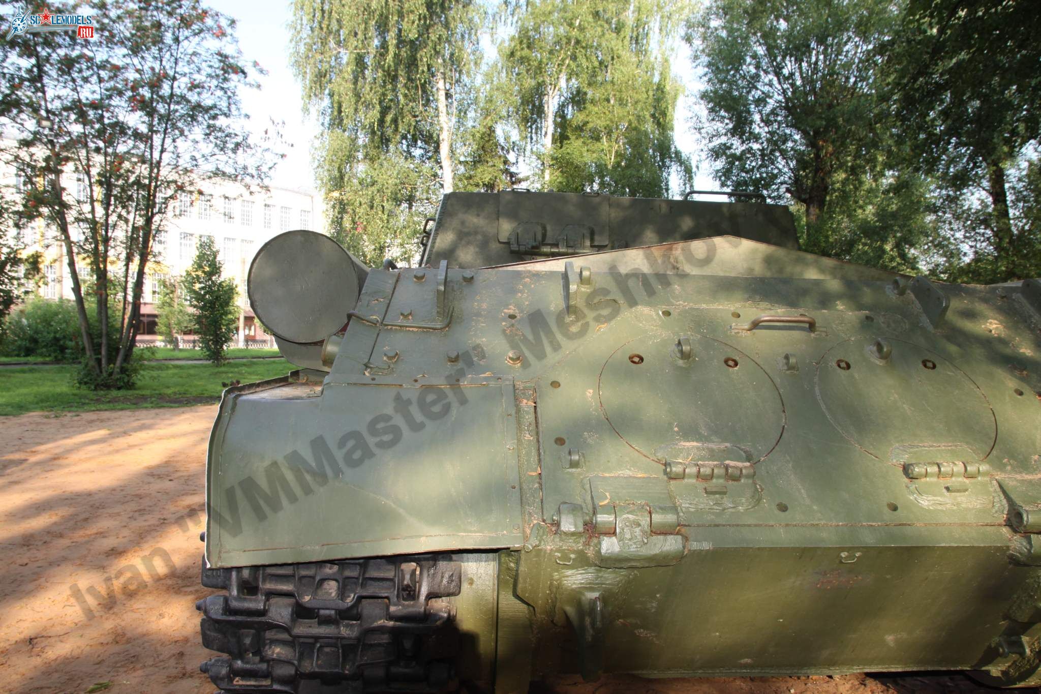 ISU-152_Tver_80.jpg