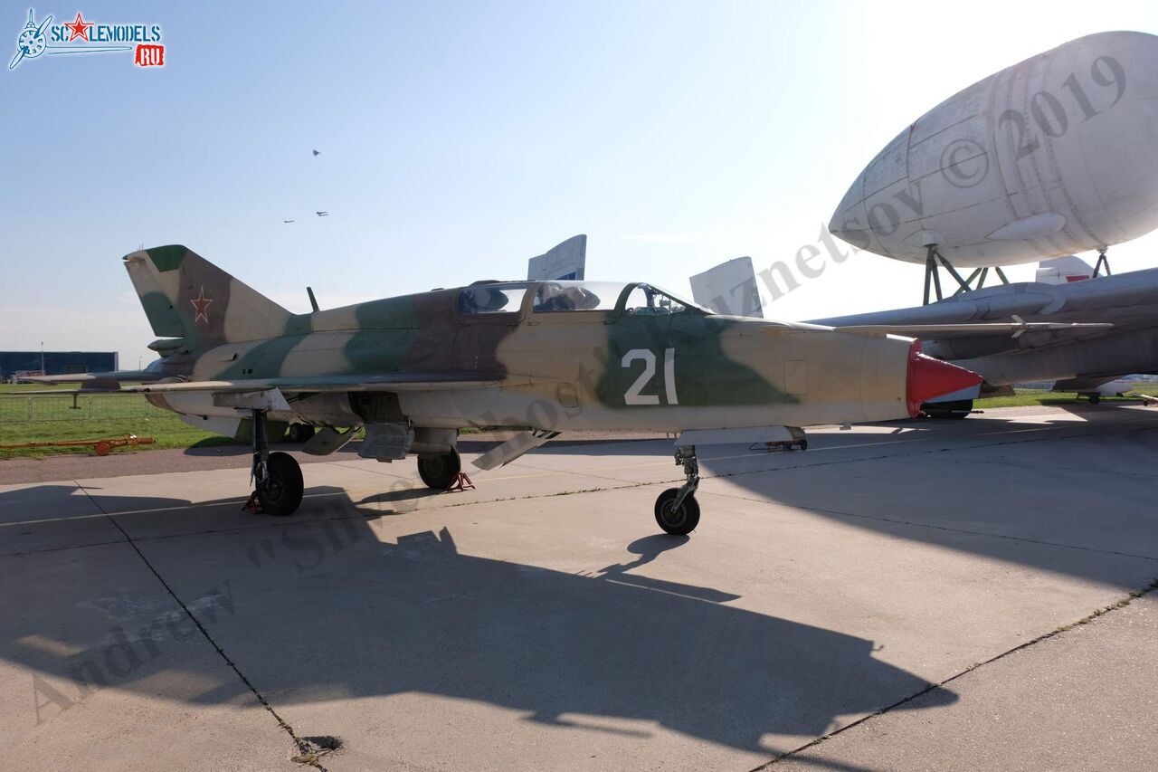 MiG-21UM_10.jpg