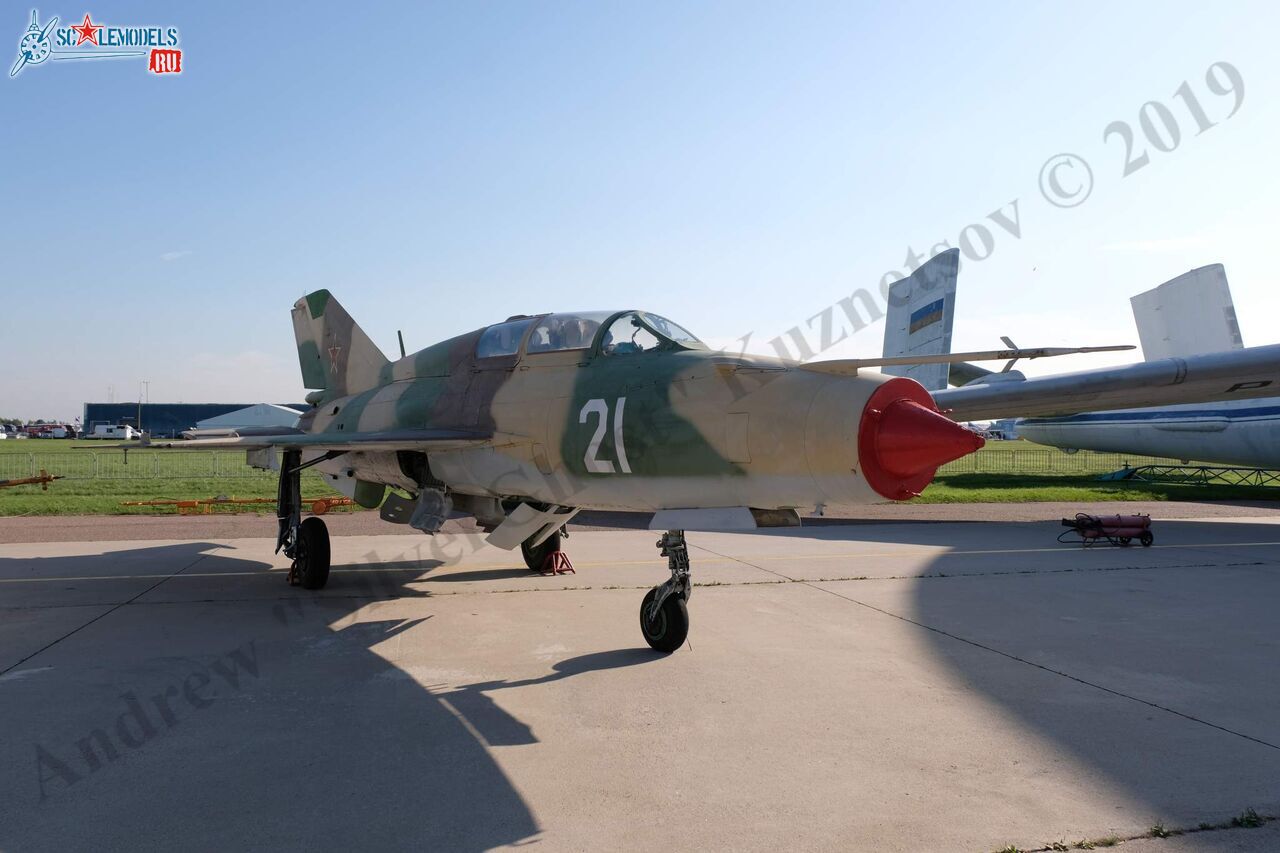 MiG-21UM_11.jpg