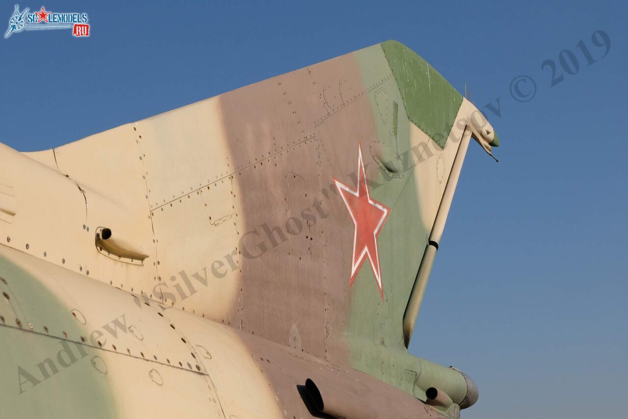 MiG-21UM_120.jpg