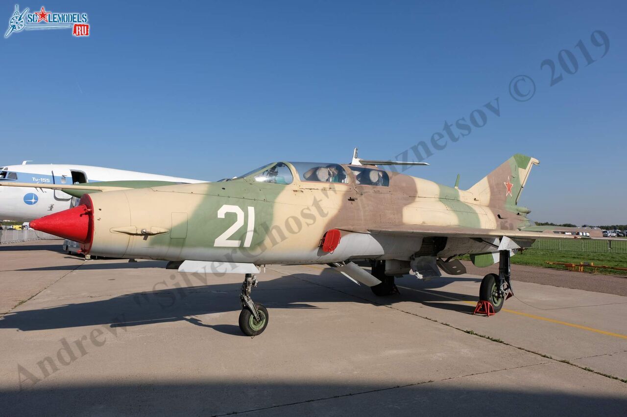 MiG-21UM_13.jpg