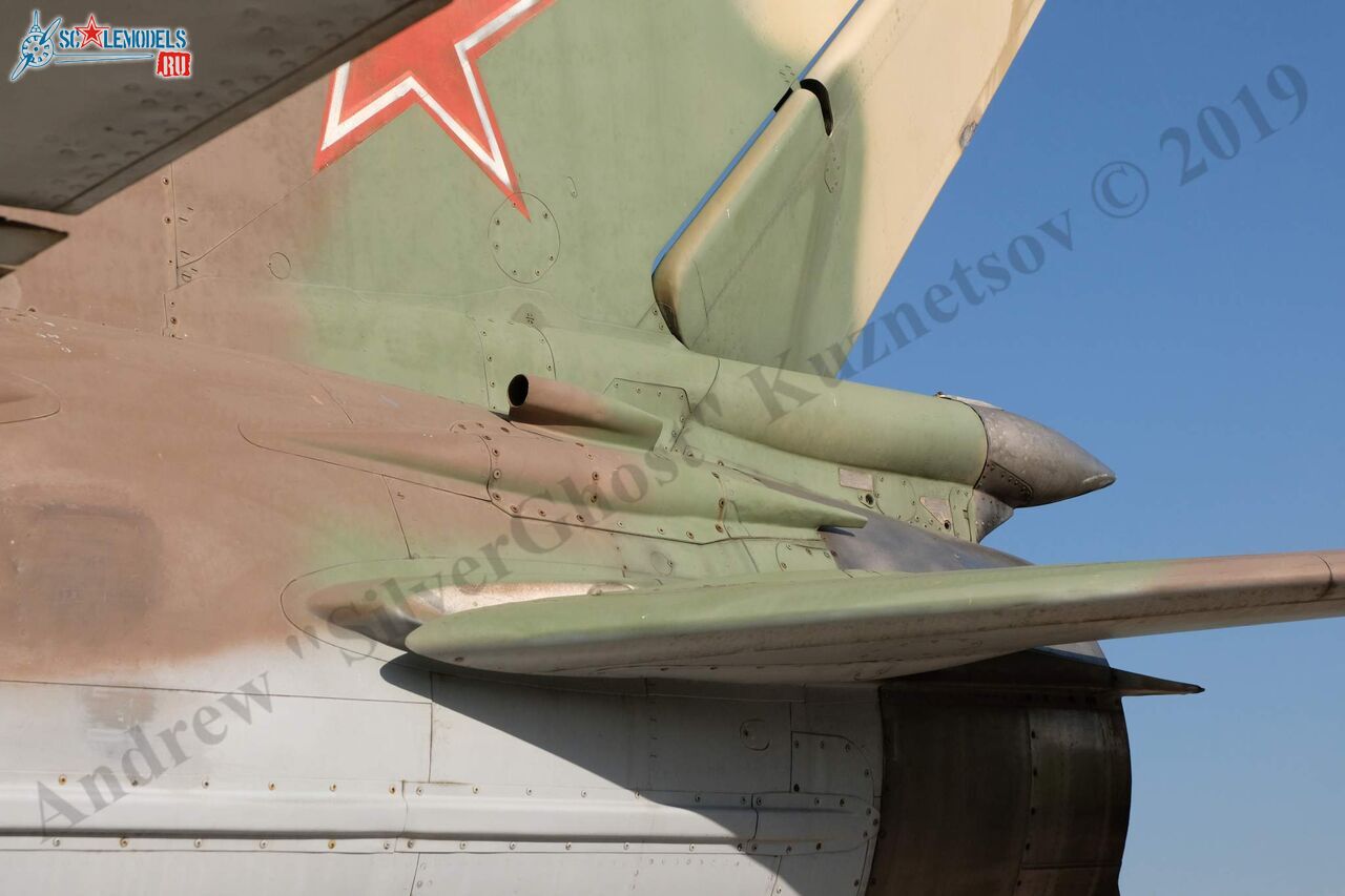 MiG-21UM_200.jpg