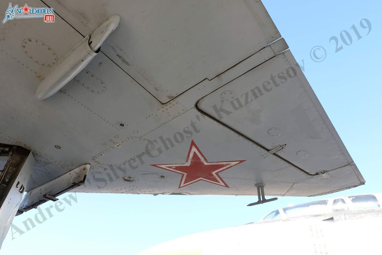 MiG-21UM_362.jpg