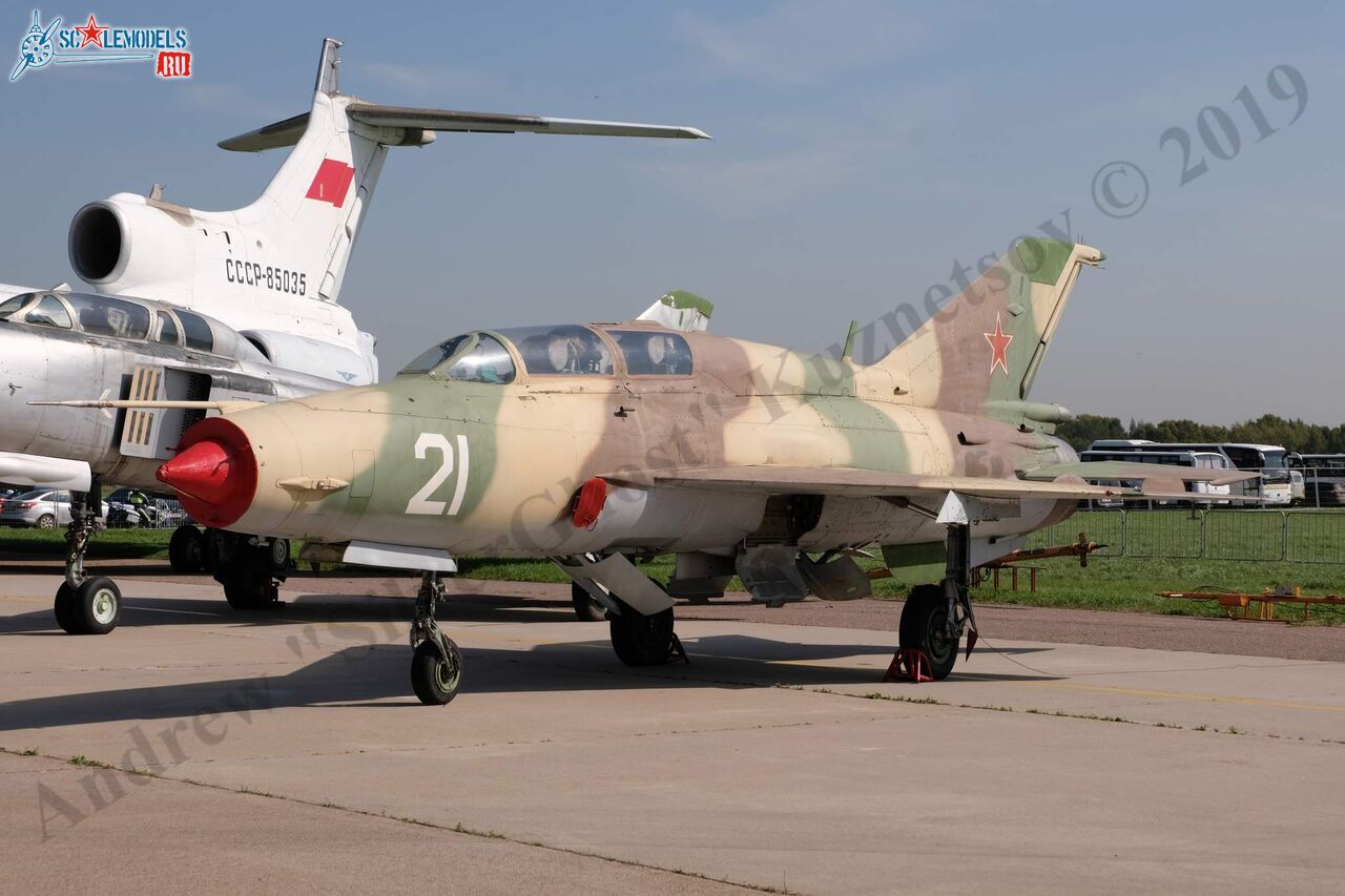 MiG-21UM_4.jpg