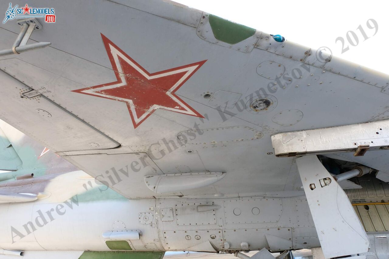 MiG-21UM_437.jpg