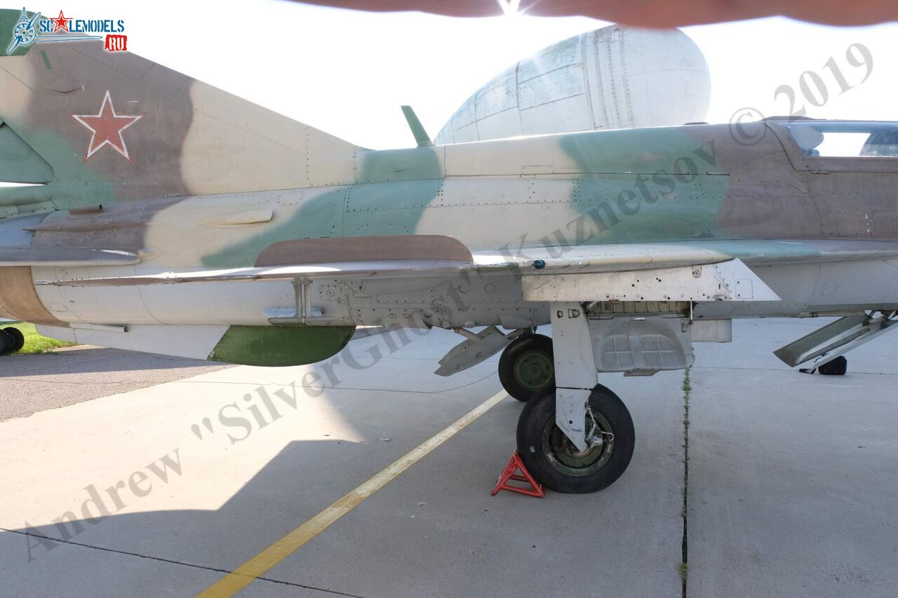 MiG-21UM_456.jpg