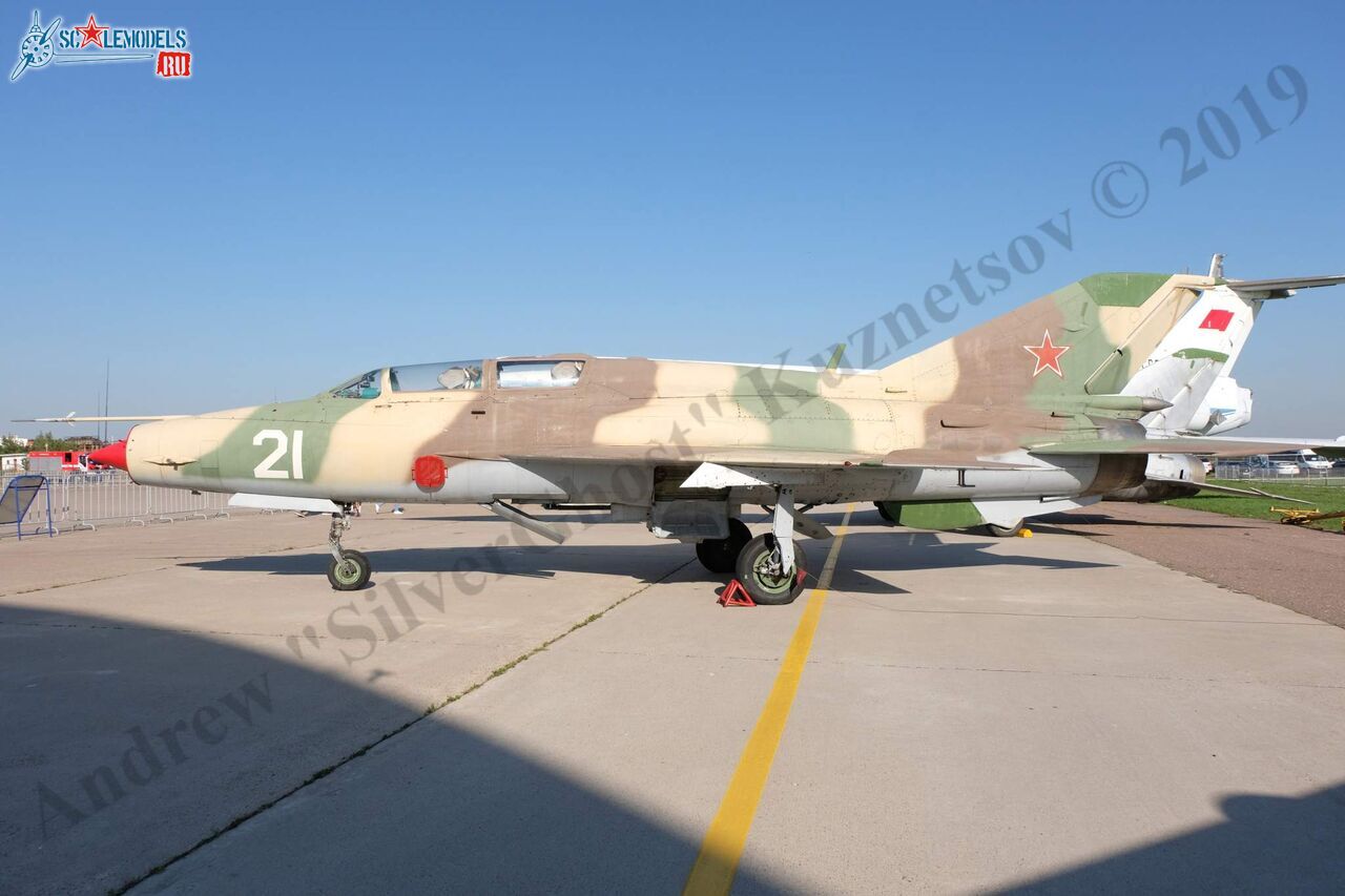 MiG-21UM_5.jpg