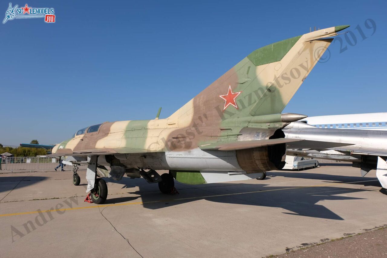 MiG-21UM_7.jpg