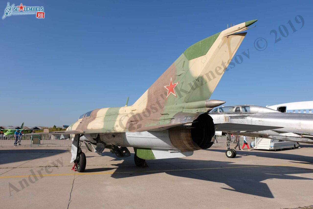 MiG-21UM_8.jpg