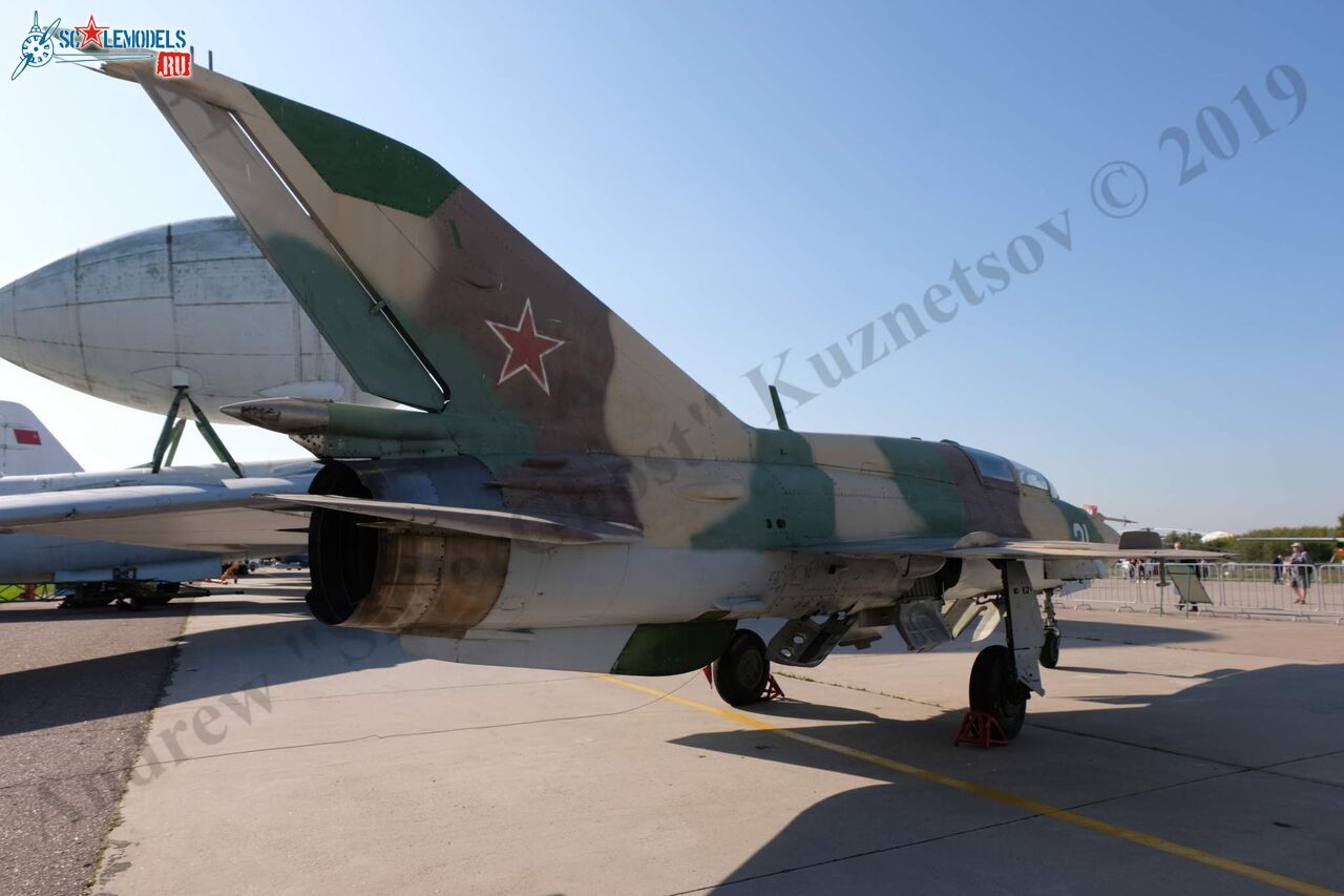 MiG-21UM_9.jpg