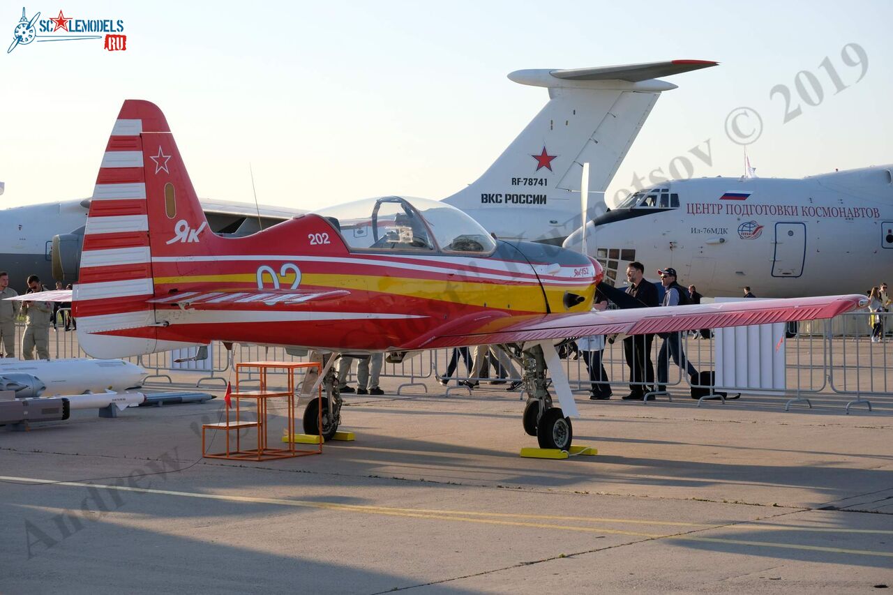 Yak-152_148.jpg