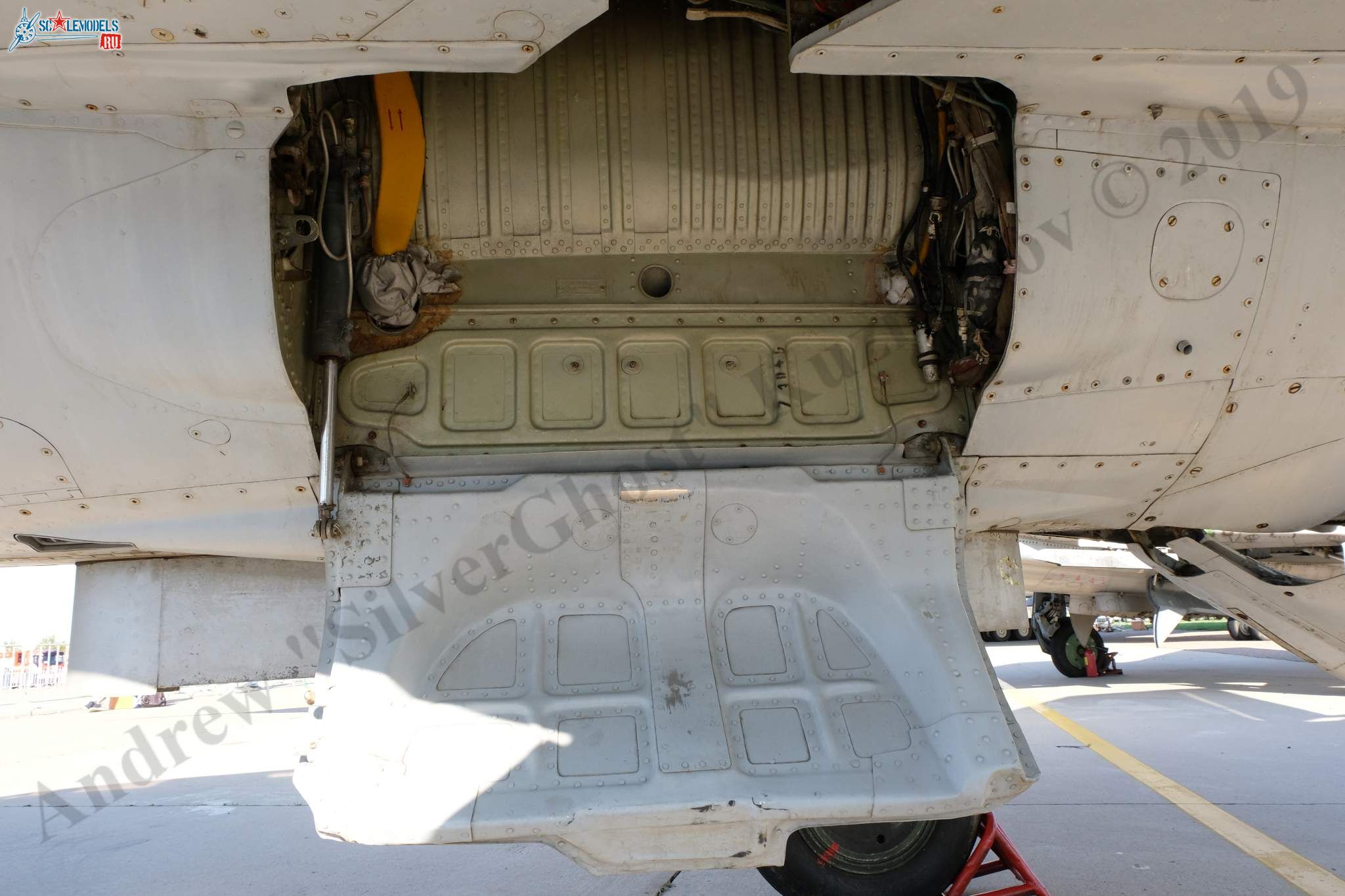 MiG-21UM_121.jpg