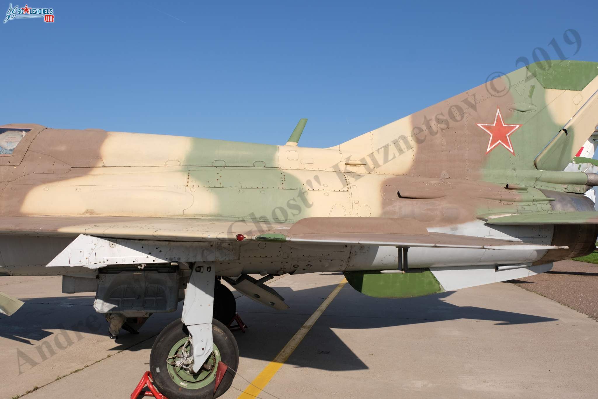 MiG-21UM_19.jpg