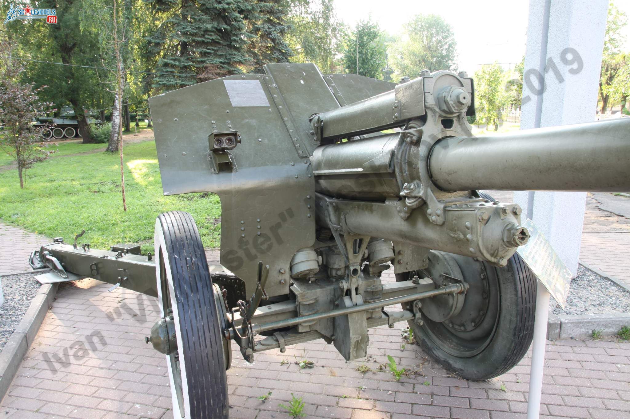 122-mm_M-30_Tver_13.jpg