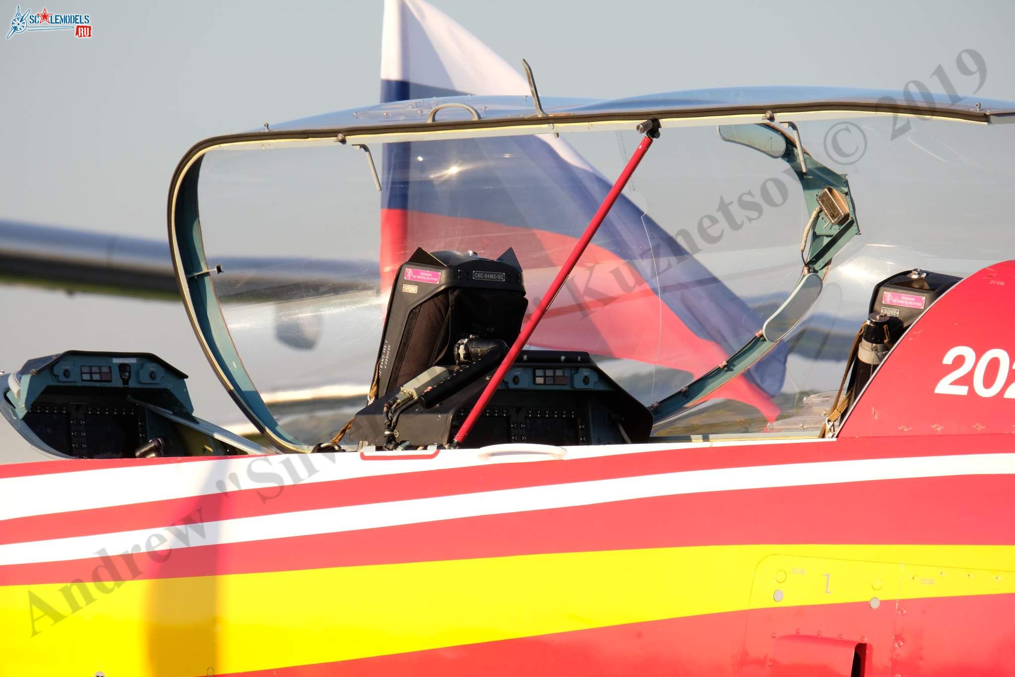 Yak-152_225.jpg