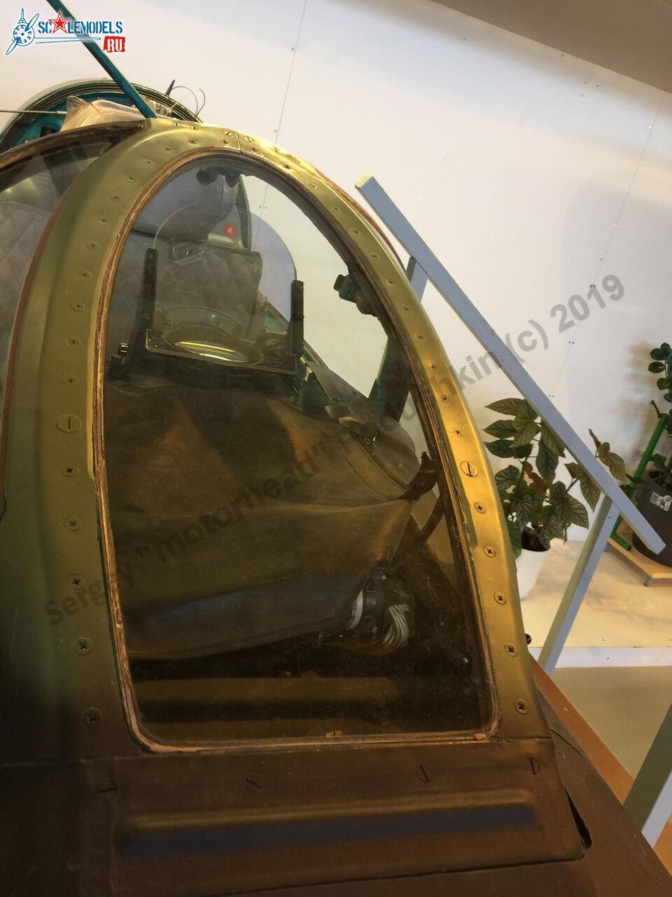 MiG-21bis_cockpit_12.jpg