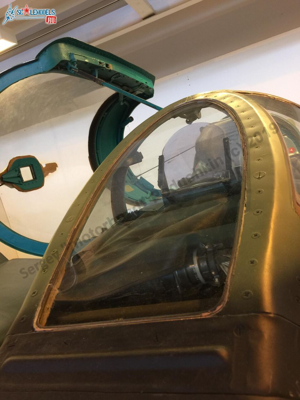 MiG-21bis_cockpit_20.jpg