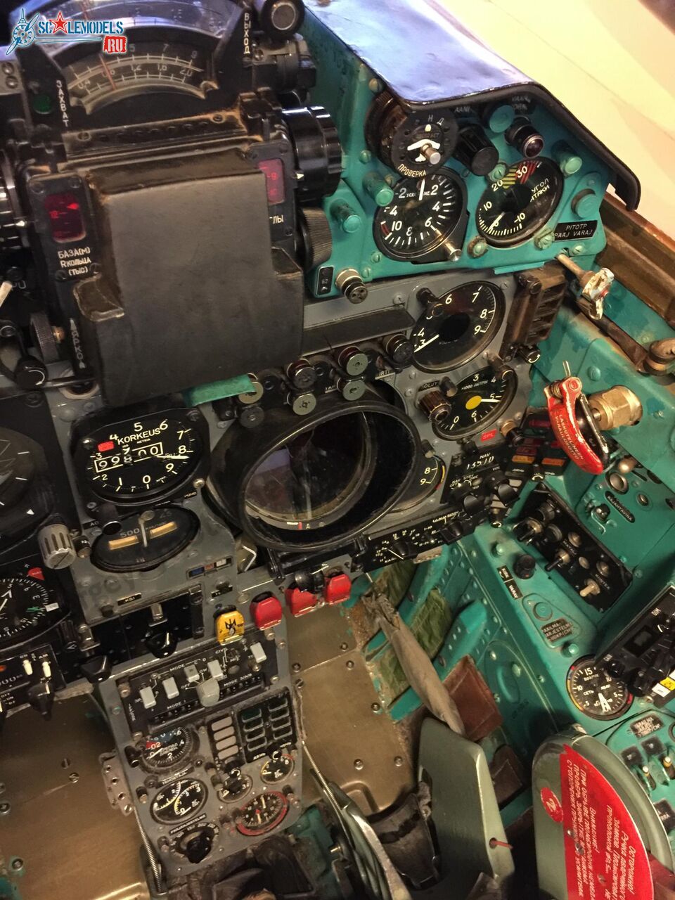 MiG-21bis_cockpit_28.jpg