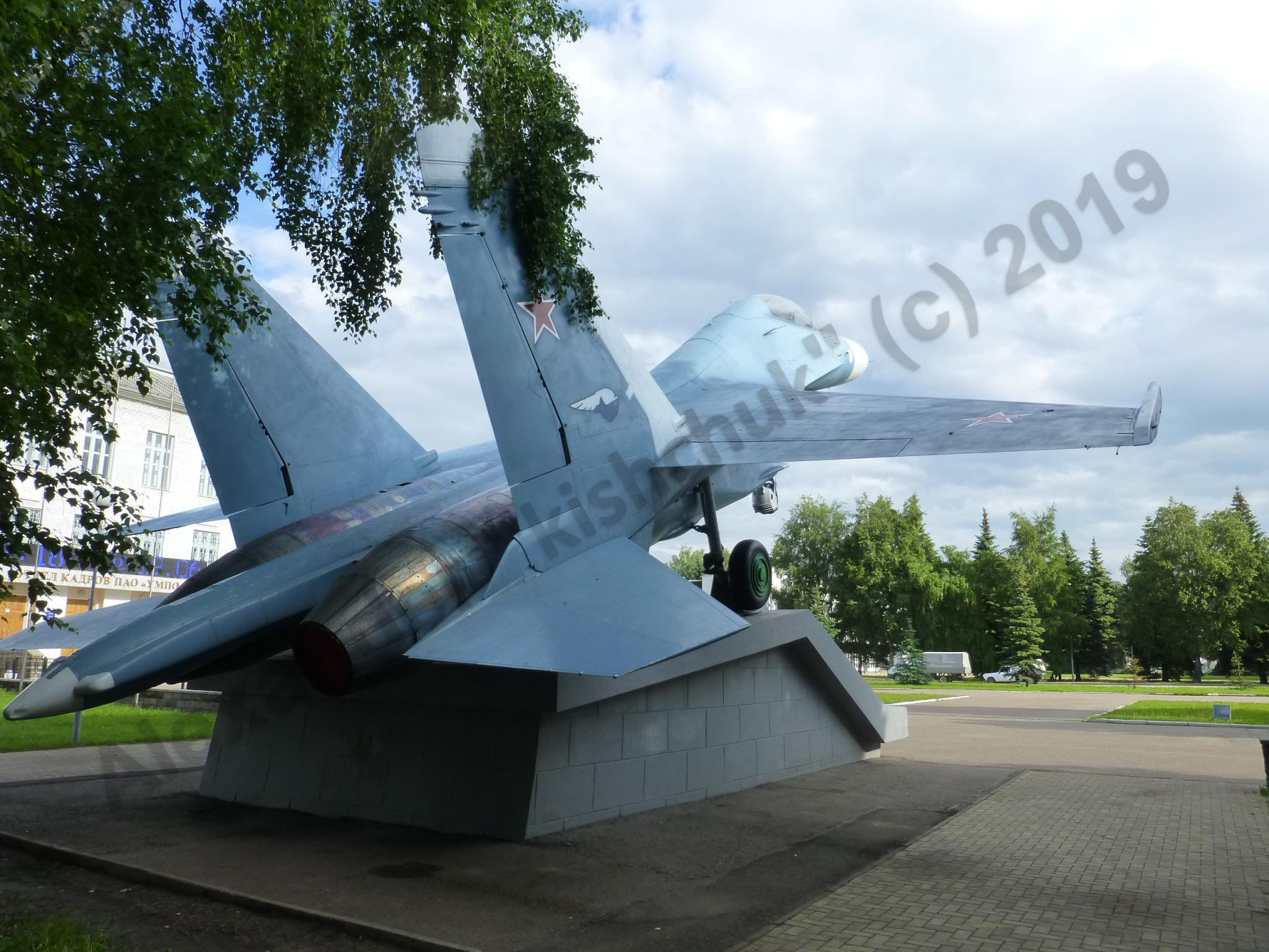 Su-27UB_Ufa_44.jpg