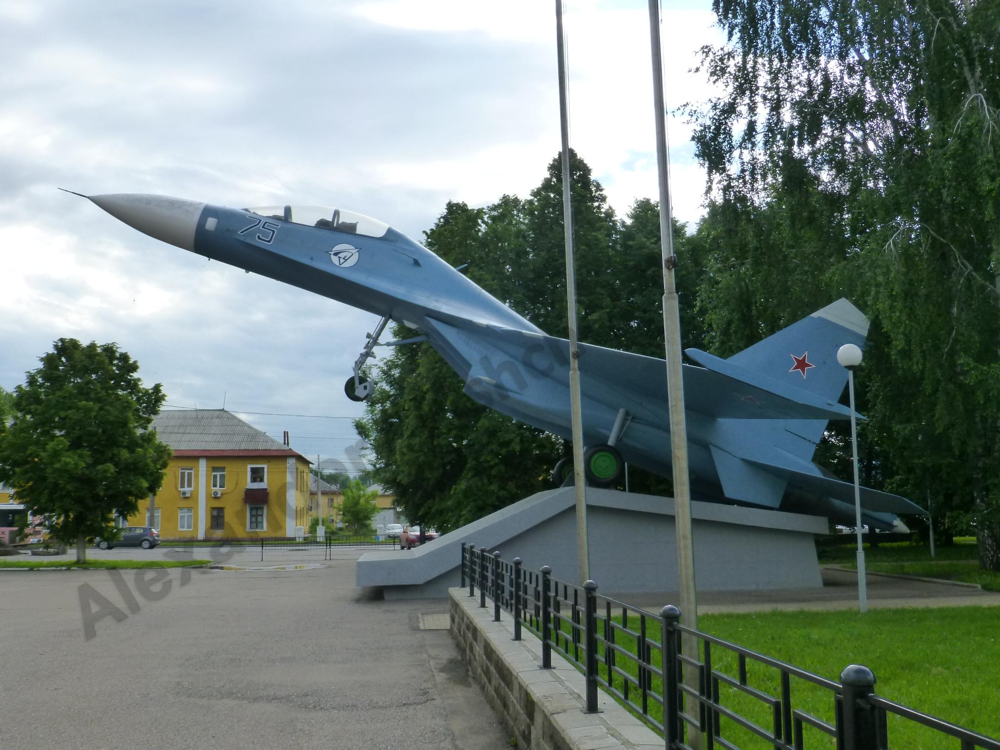 Su-27UB_Ufa_52.jpg